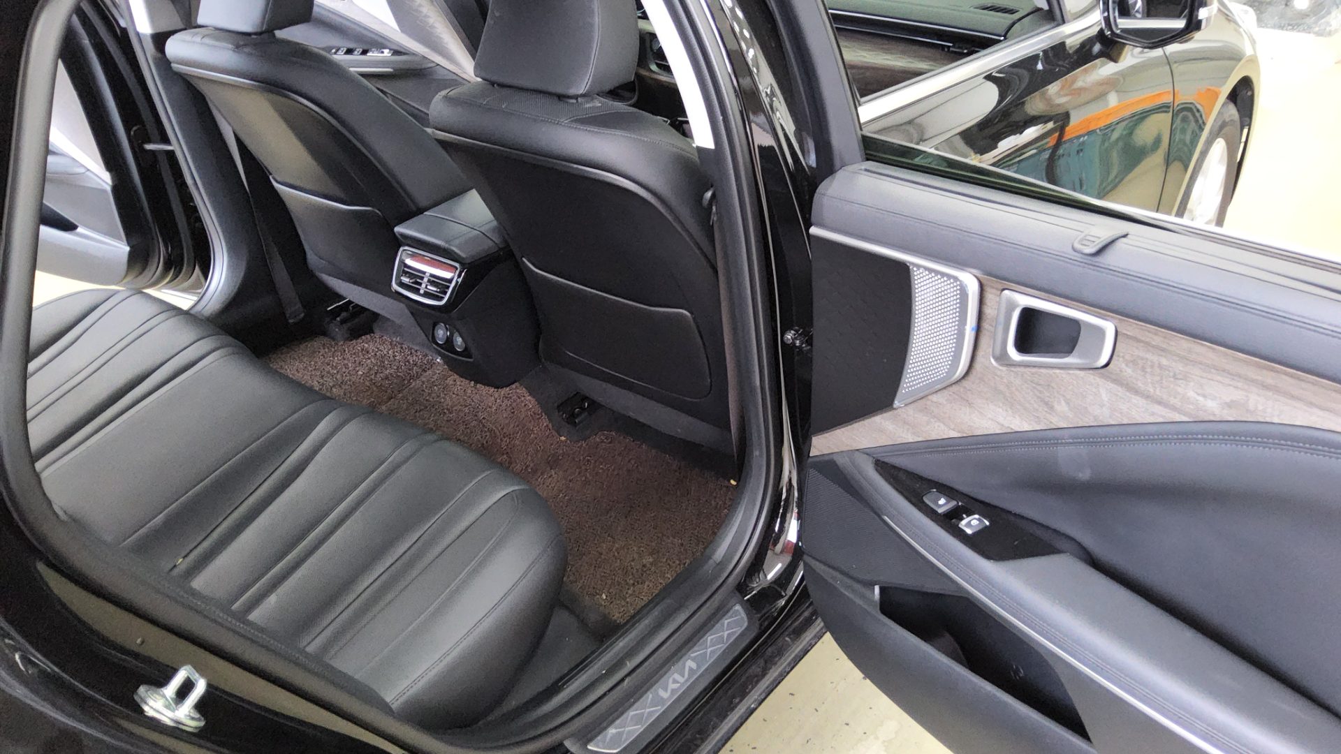 2023 - kia k8