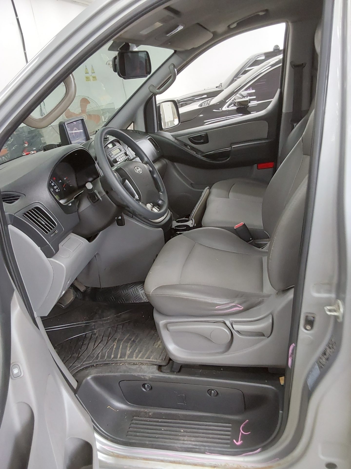 2011 - hyundai grand starex