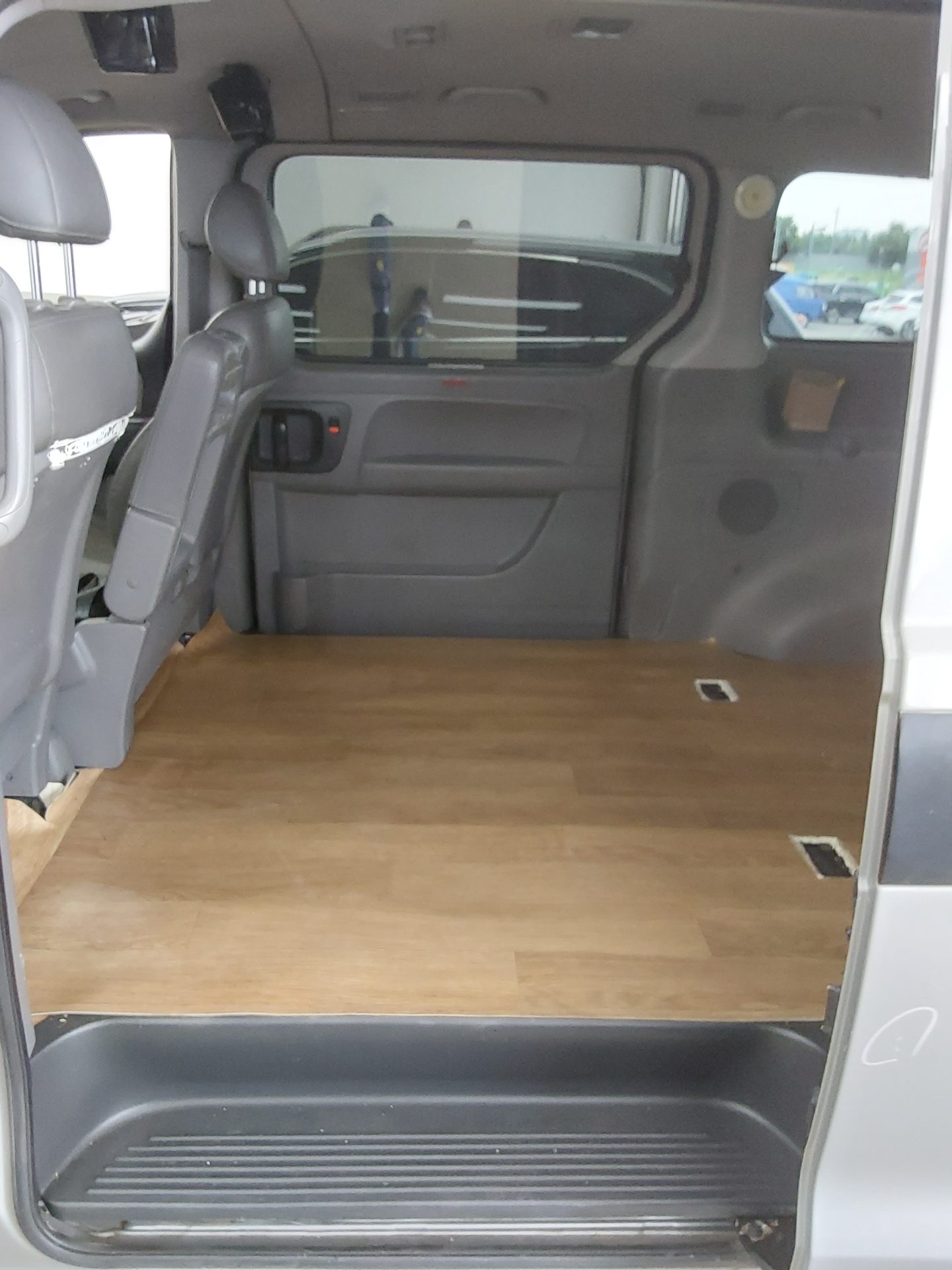 2011 - hyundai grand starex