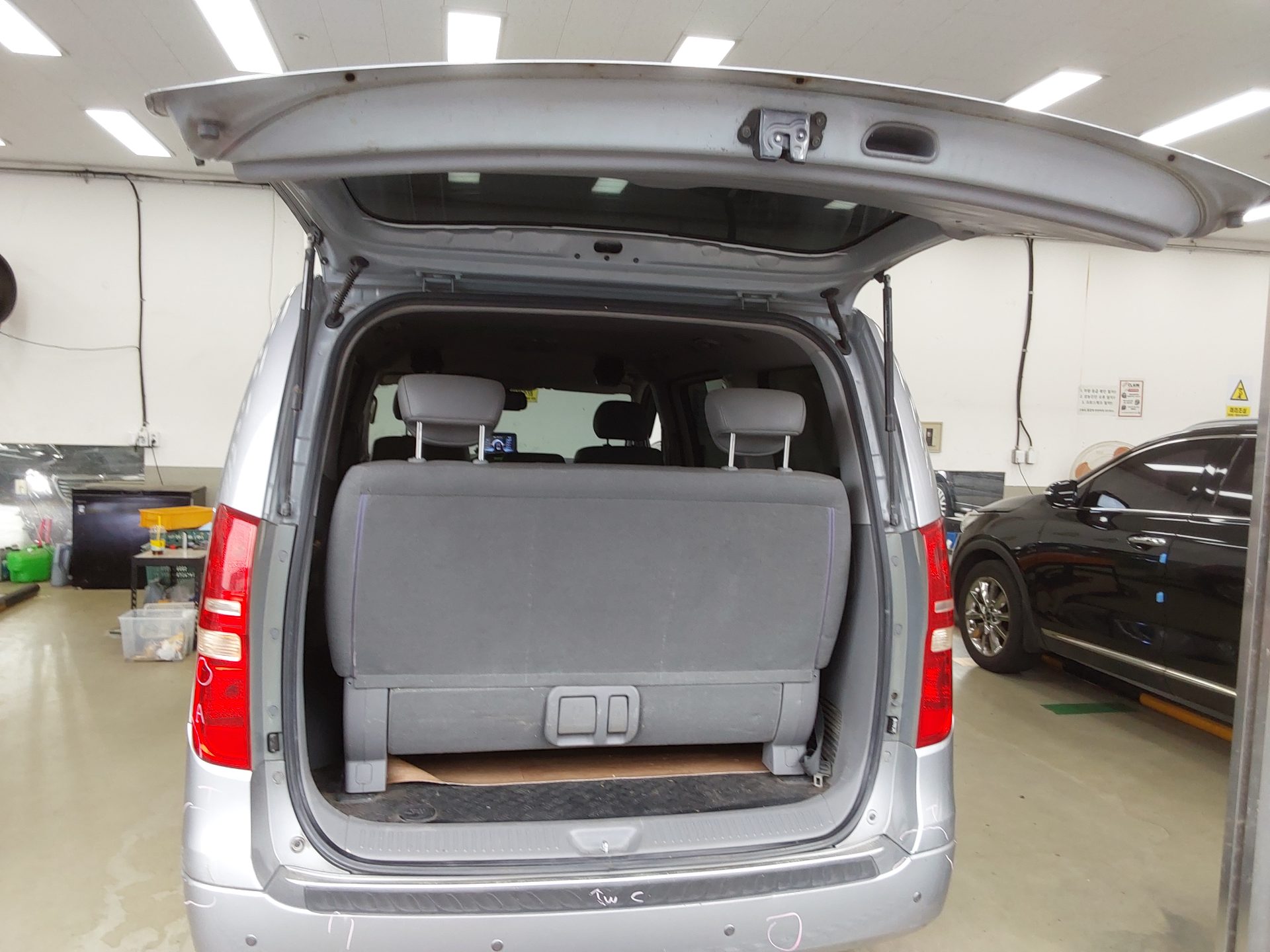 2011 - hyundai grand starex