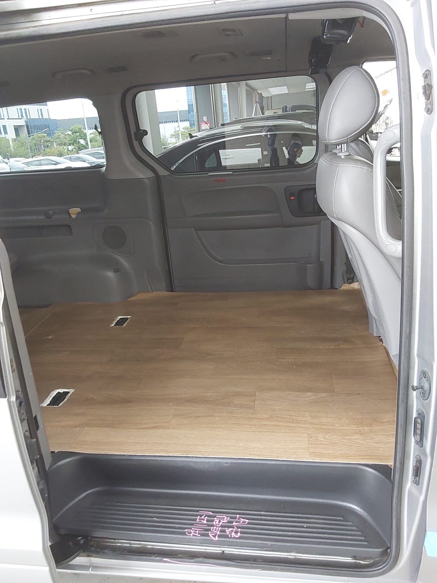 2011 - hyundai grand starex