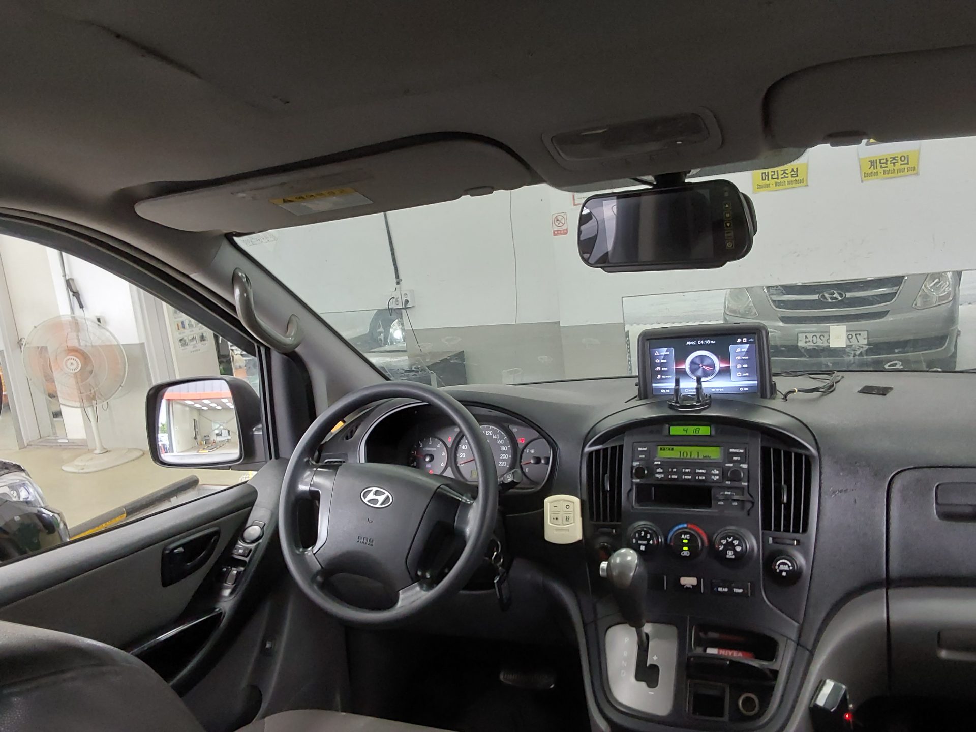 2011 - hyundai grand starex