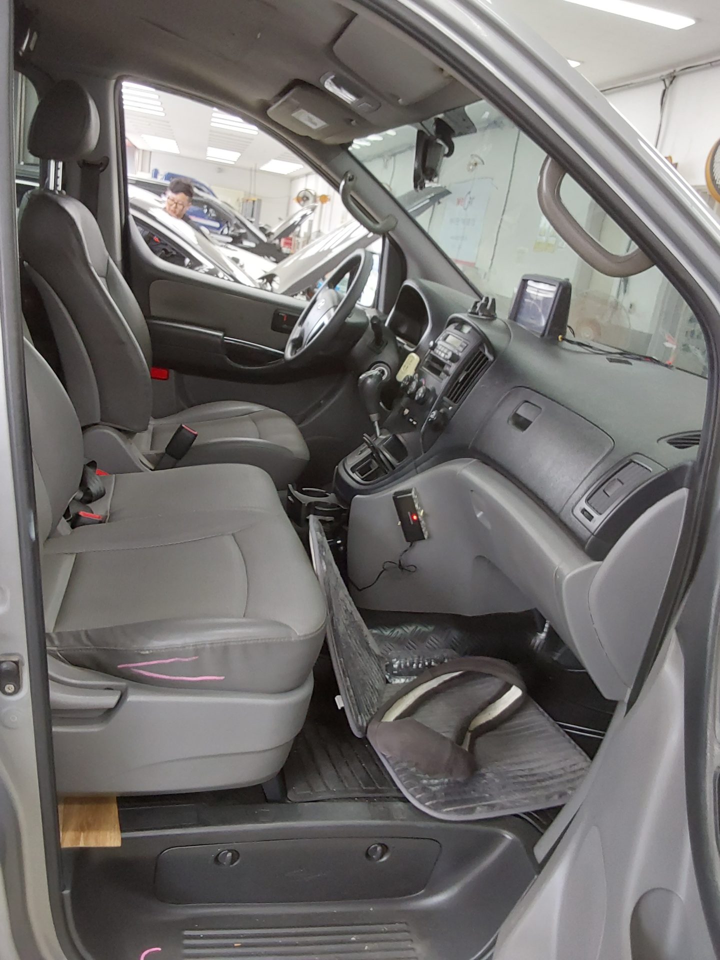 2011 - hyundai grand starex