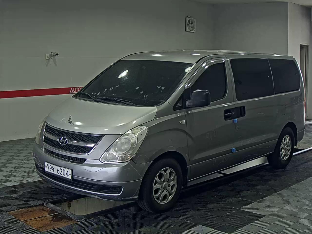 2011 - hyundai grand starex
