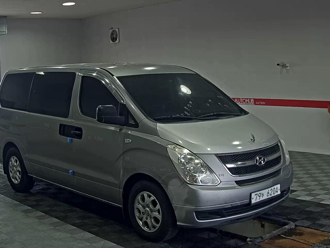 2011 - hyundai grand starex