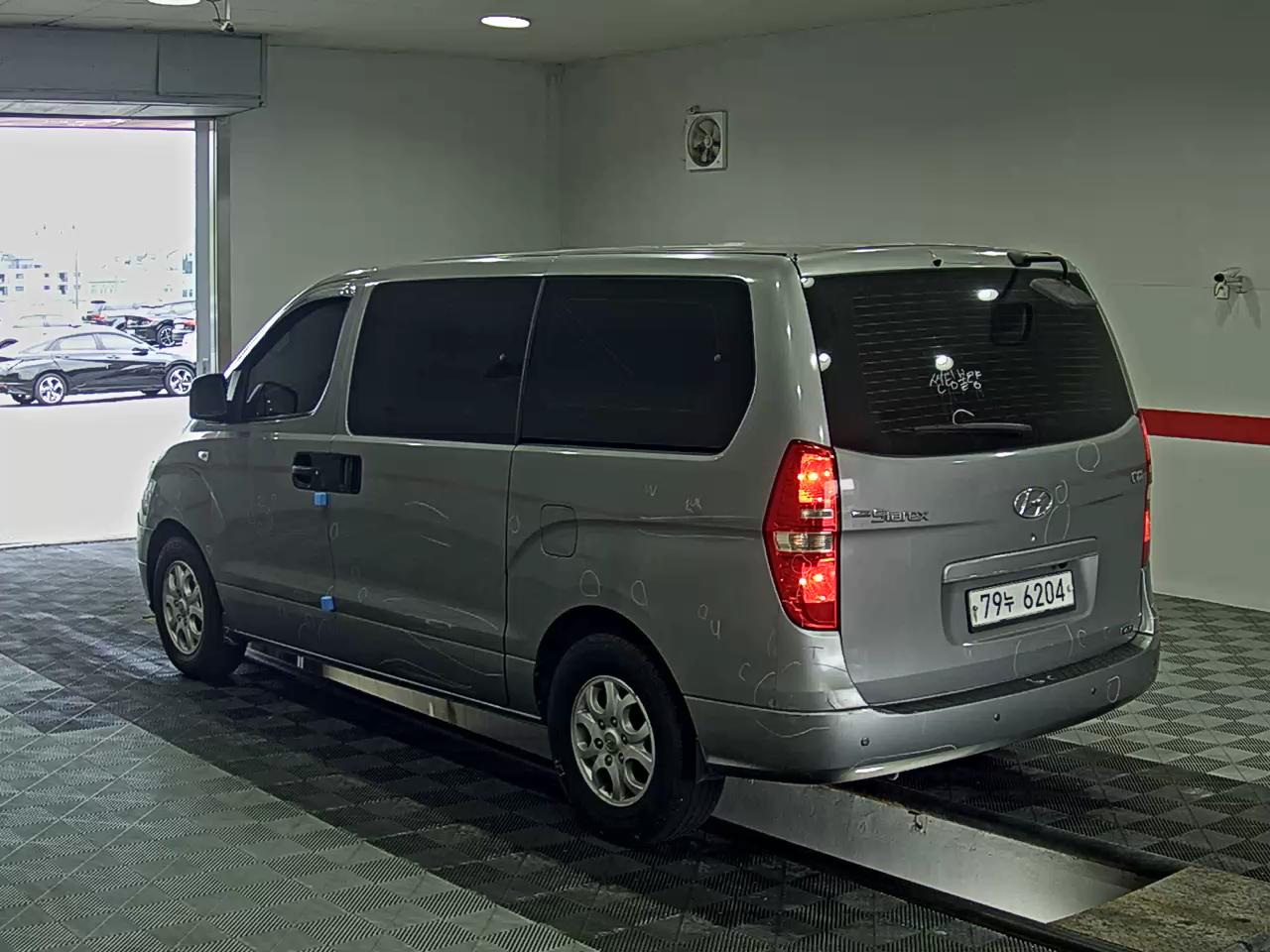 2011 - hyundai grand starex