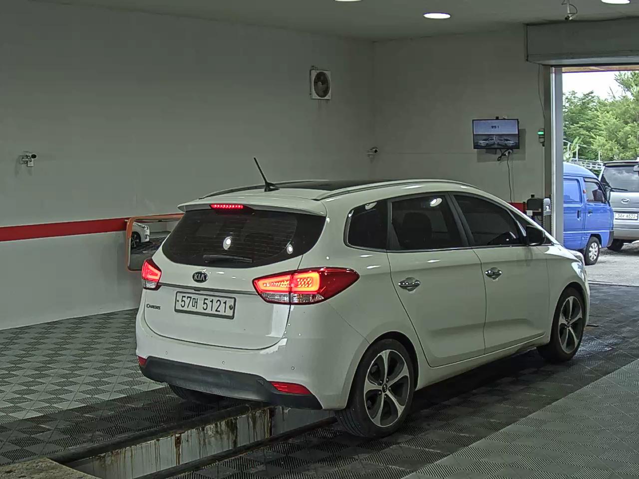 2015 - kia carens