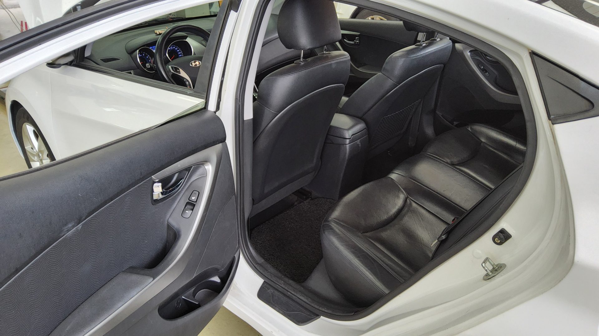 2011 - hyundai avante