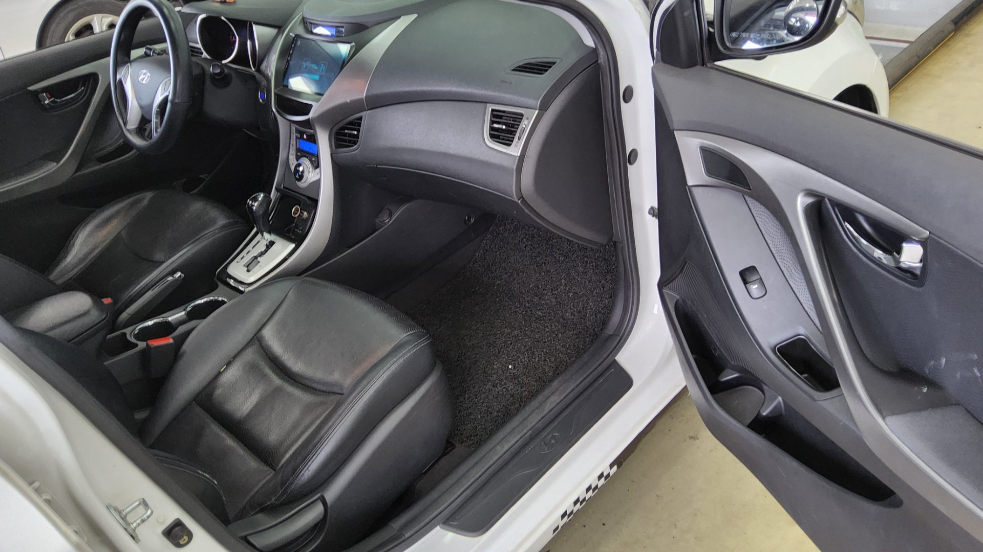 2011 - hyundai avante