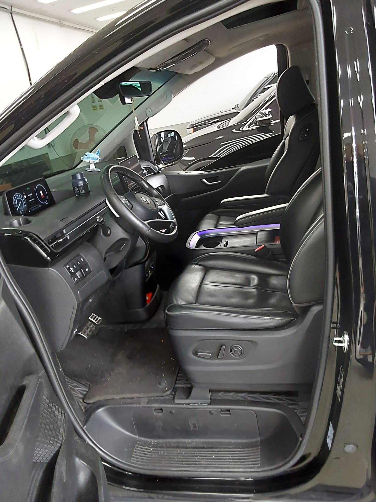 2023 - hyundai staria