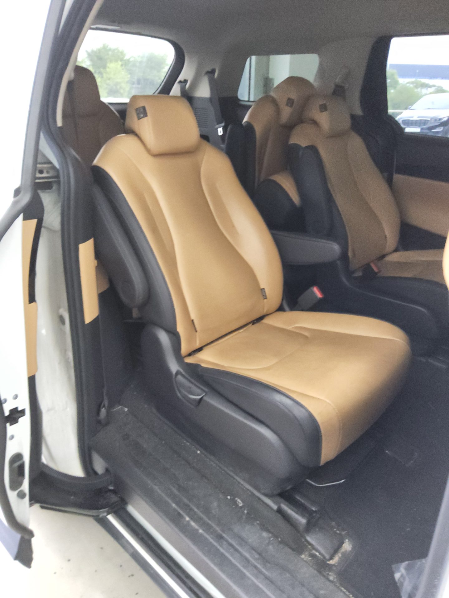 2023 - kia carnival
