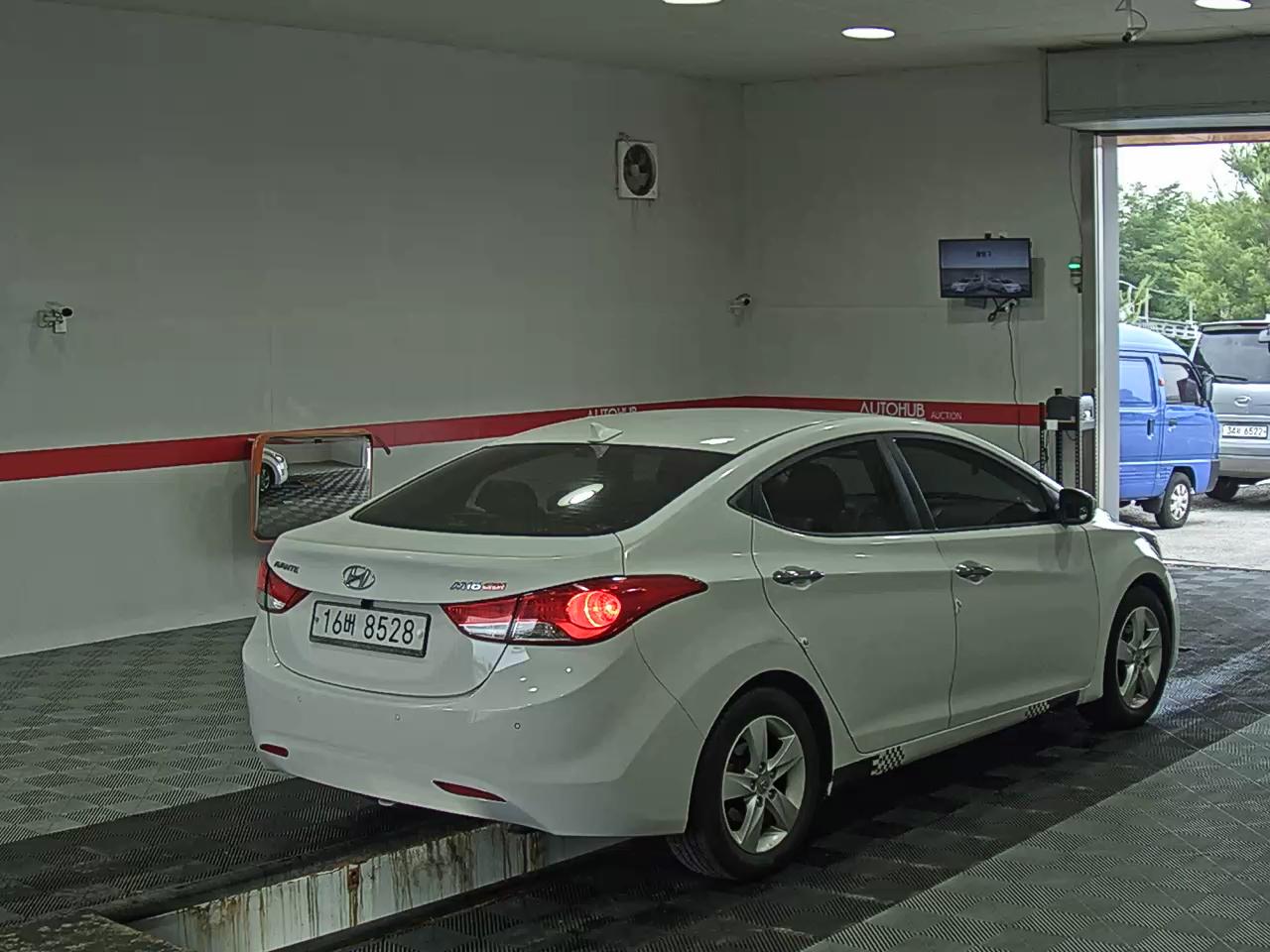 2011 - hyundai avante