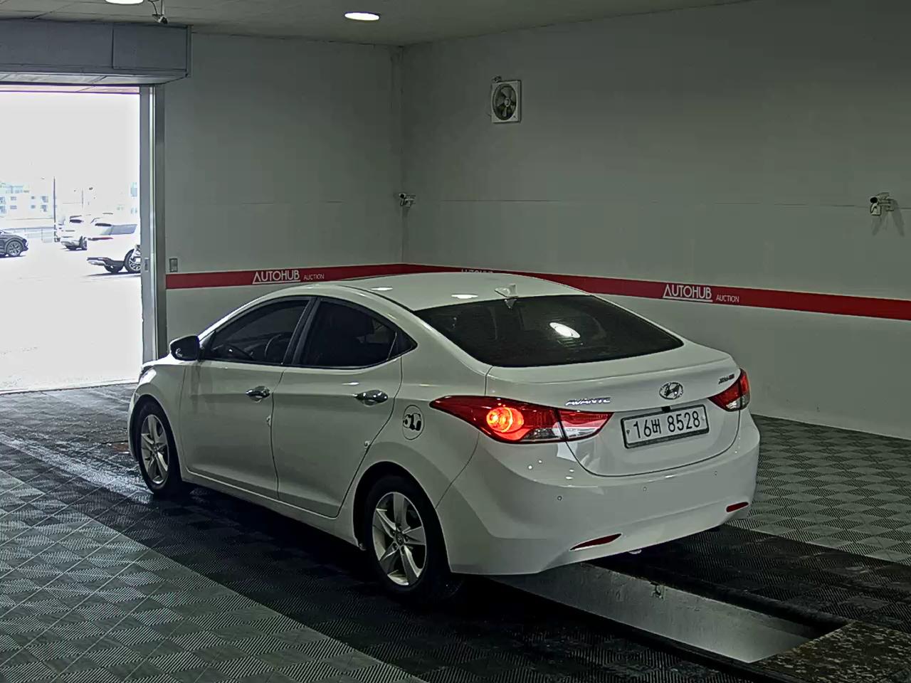 2011 - hyundai avante