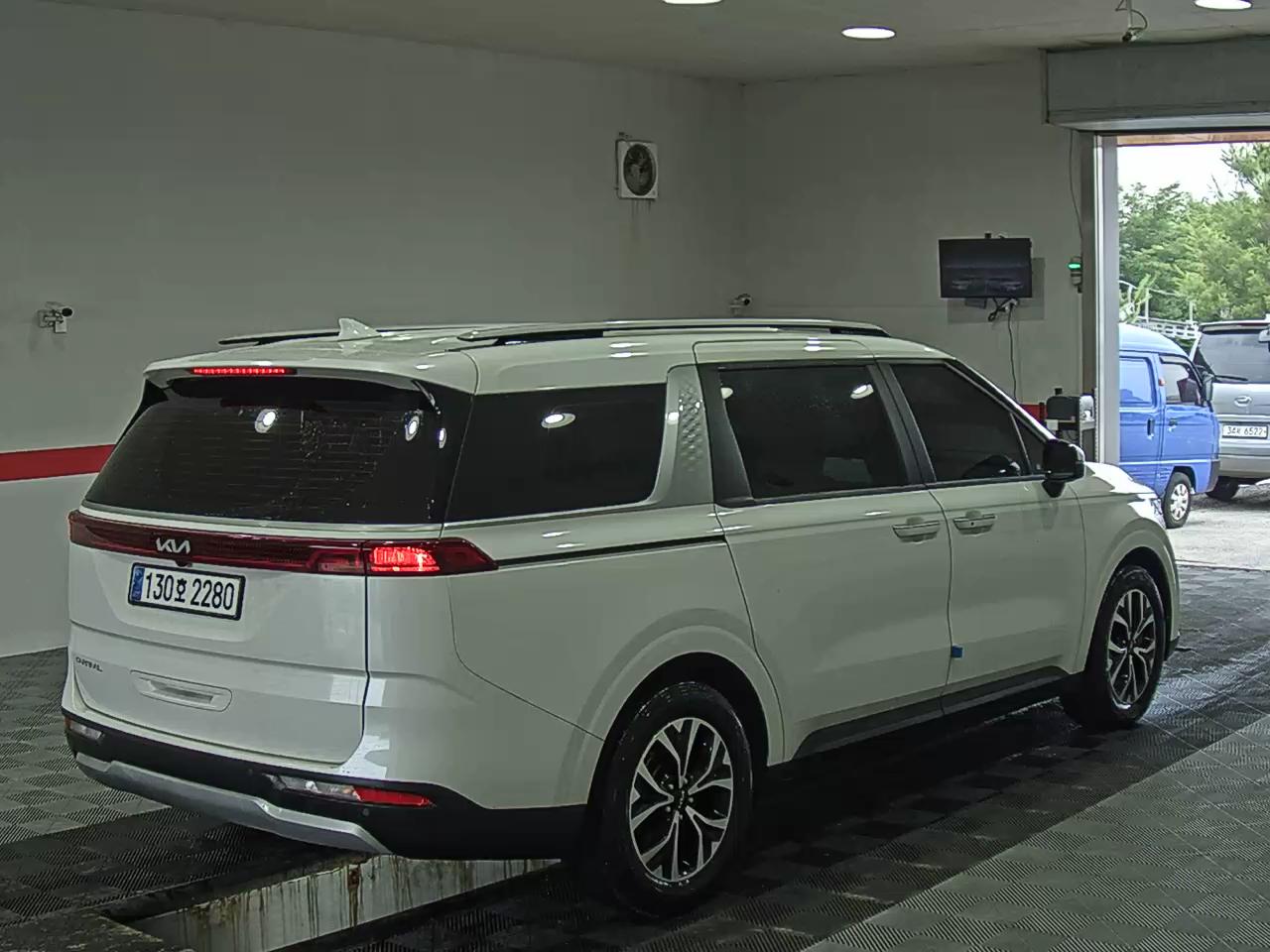 2023 - kia carnival