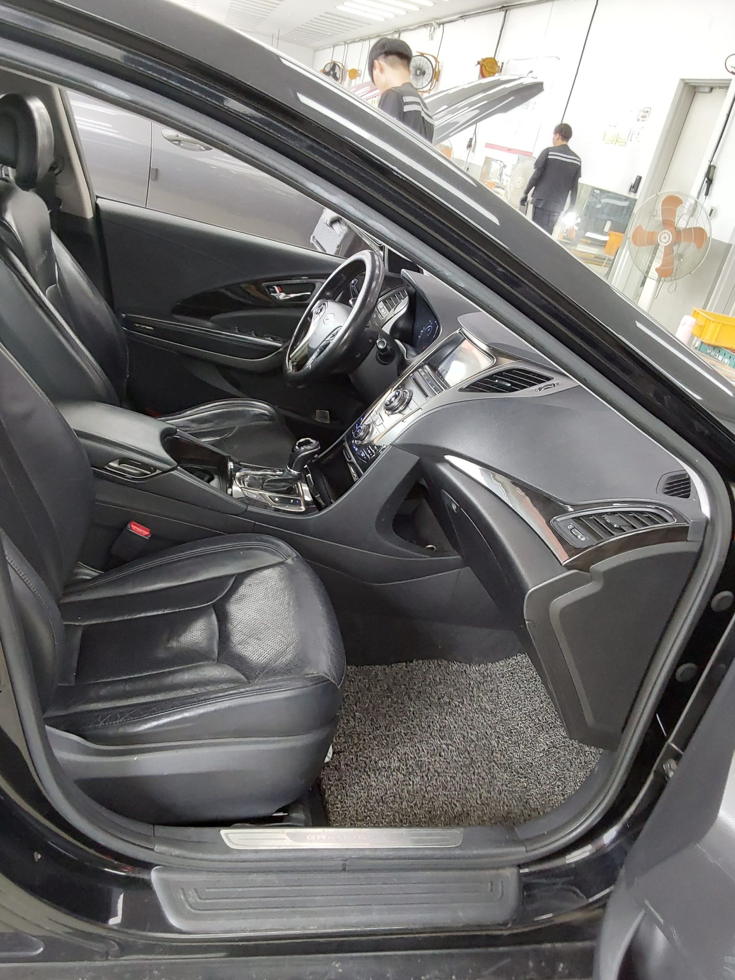 2011 - hyundai grandeur