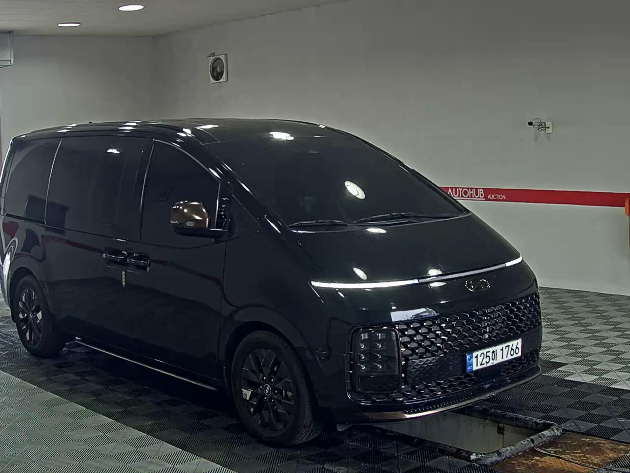 2023 - hyundai staria
