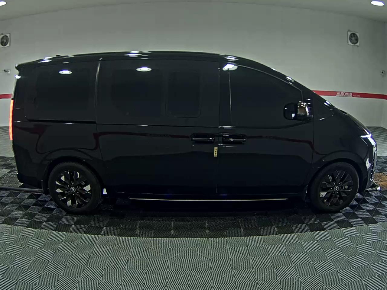 2023 - hyundai staria