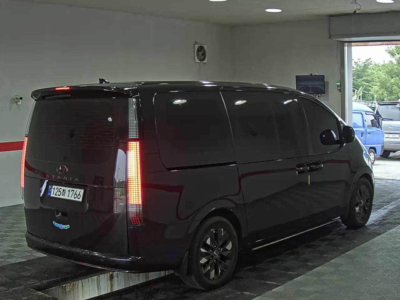 2023 - hyundai staria