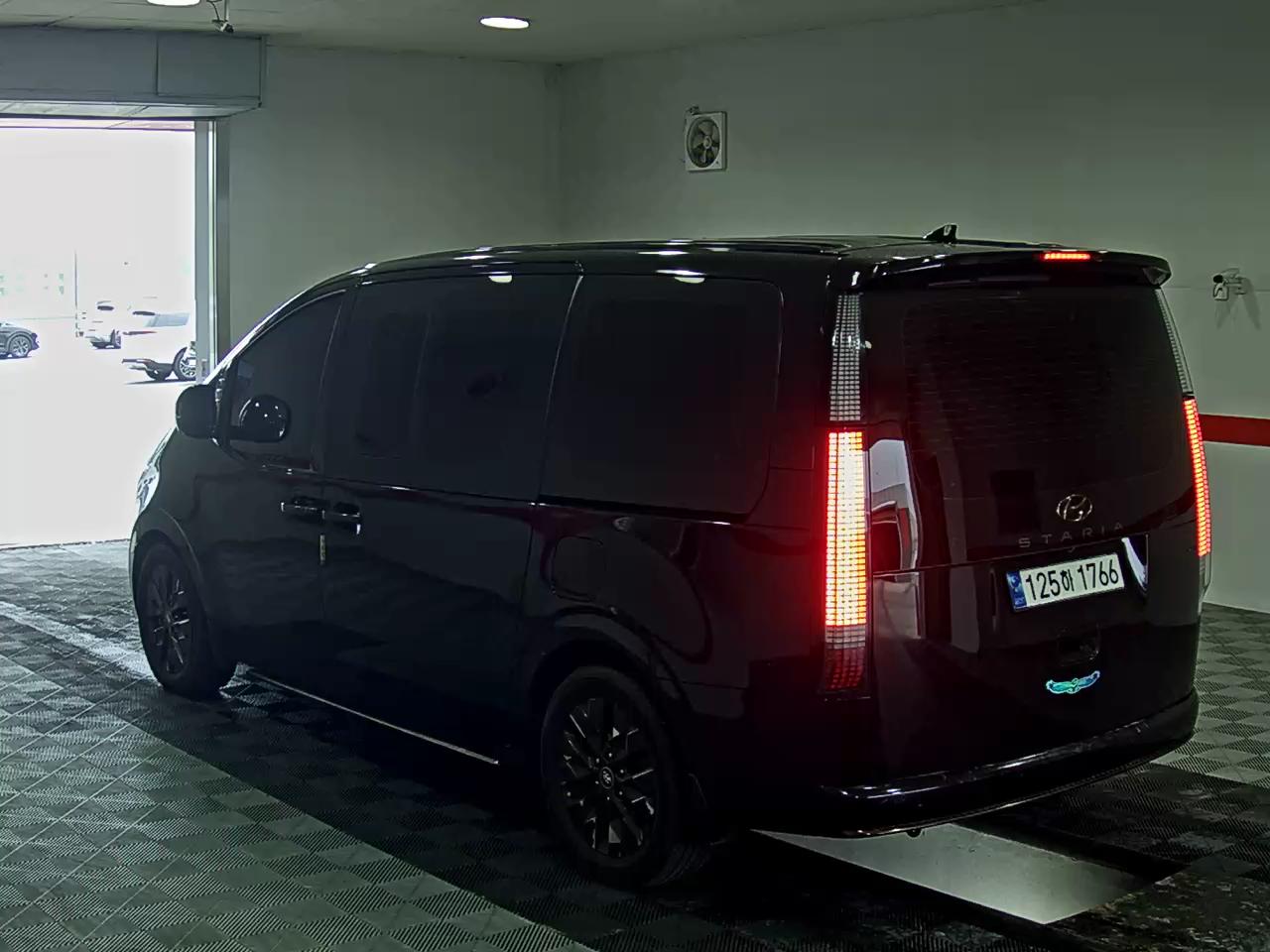 2023 - hyundai staria
