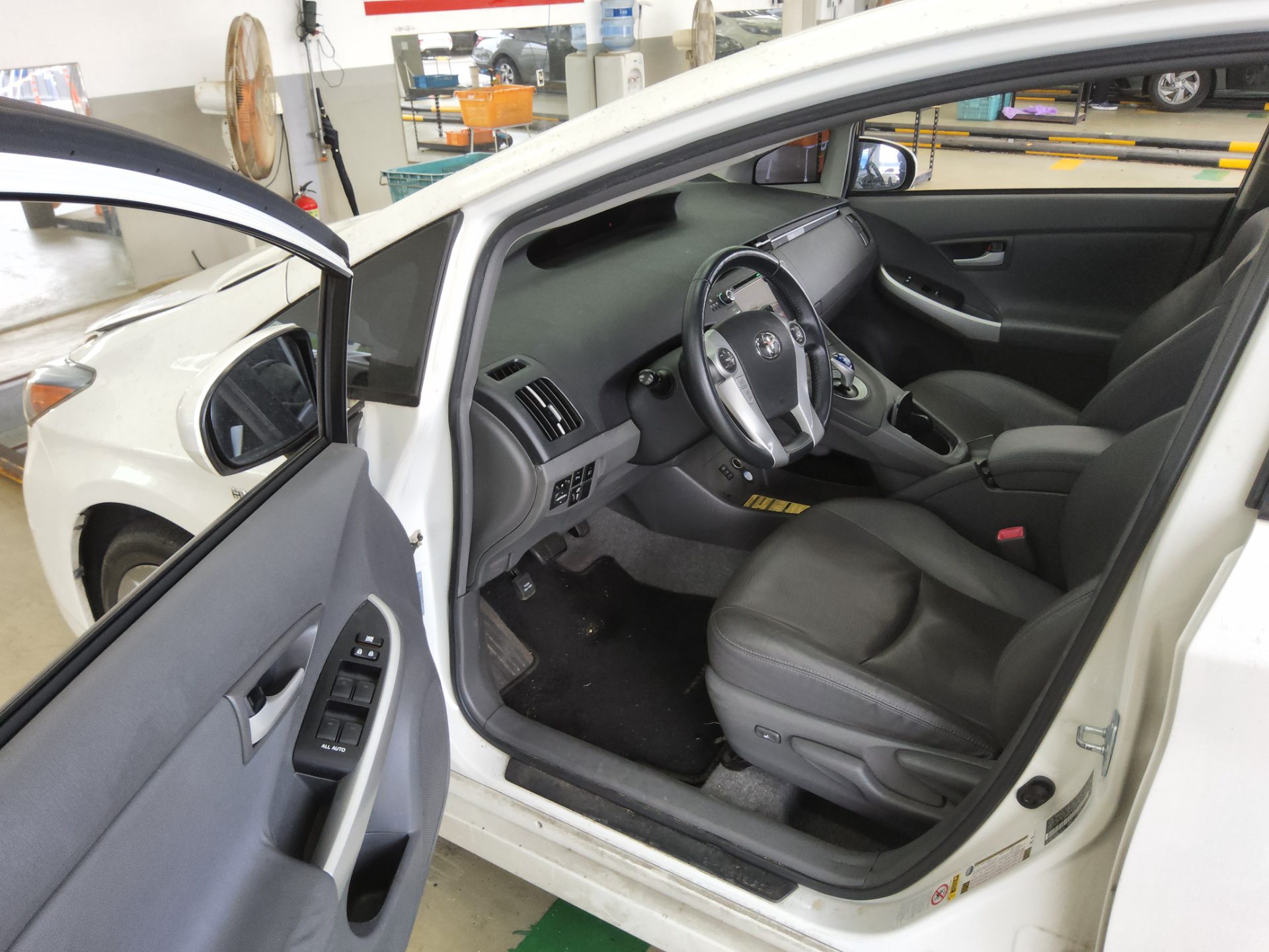 2011 - toyota prius