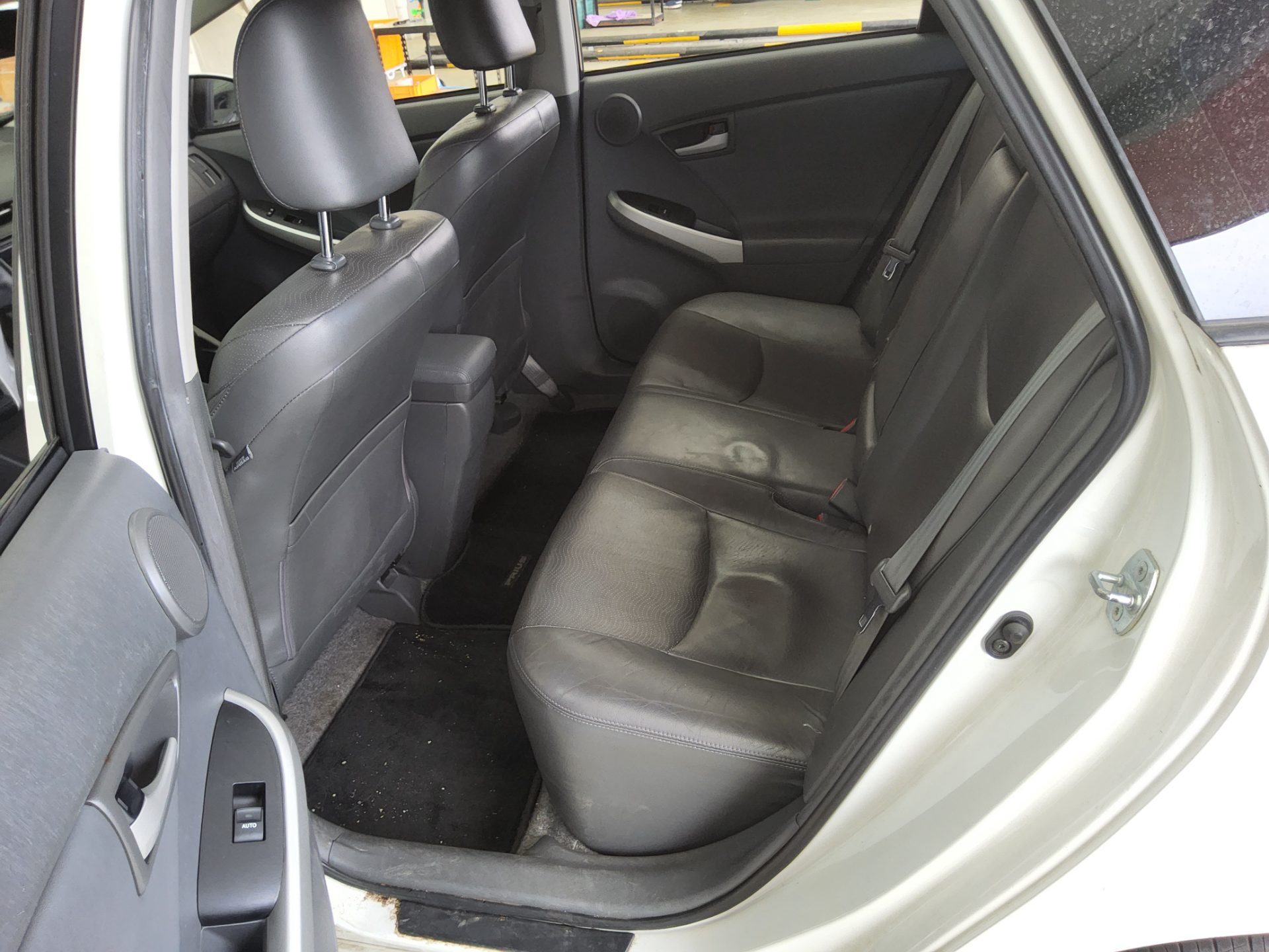 2011 - toyota prius