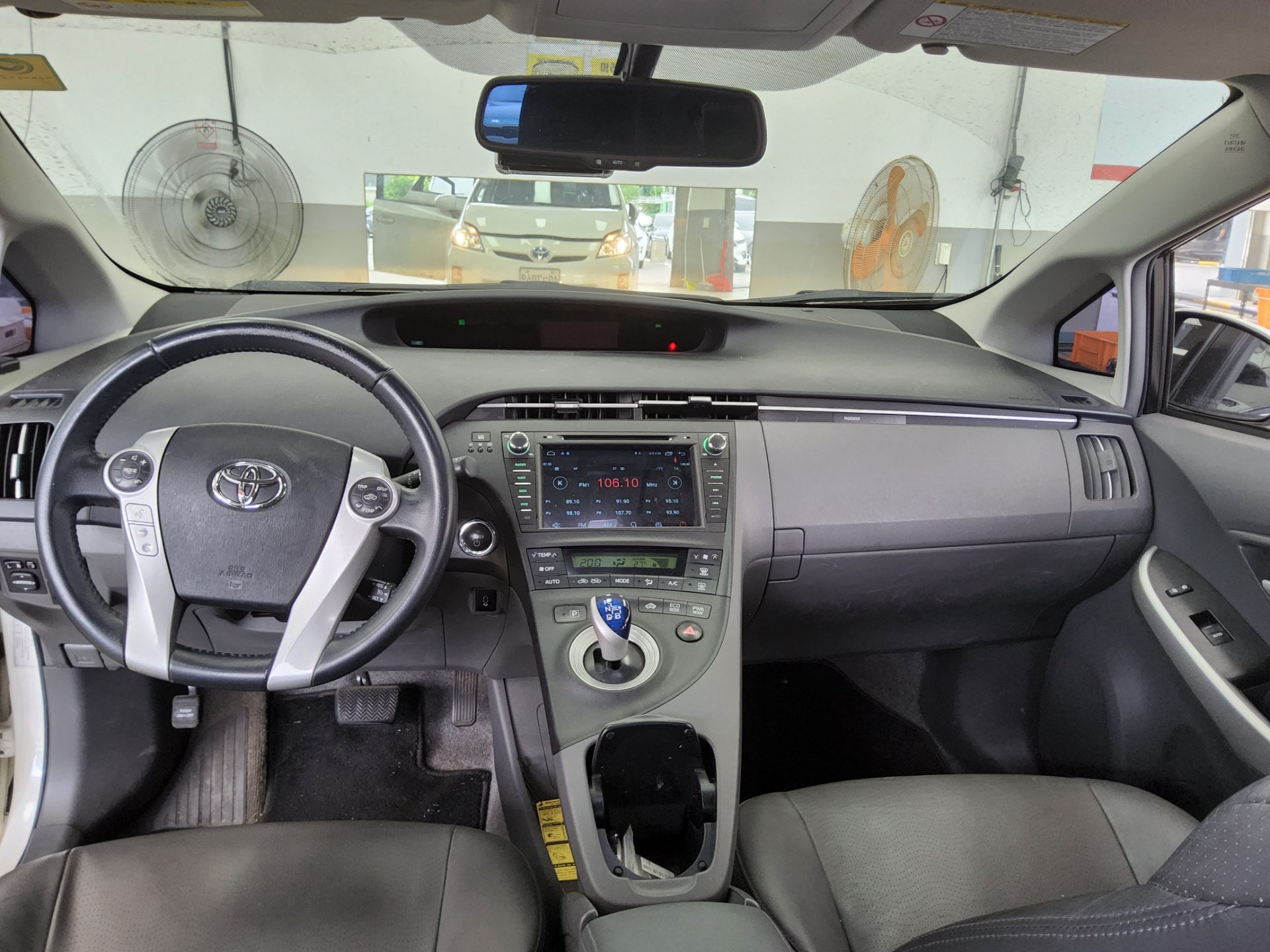 2011 - toyota prius