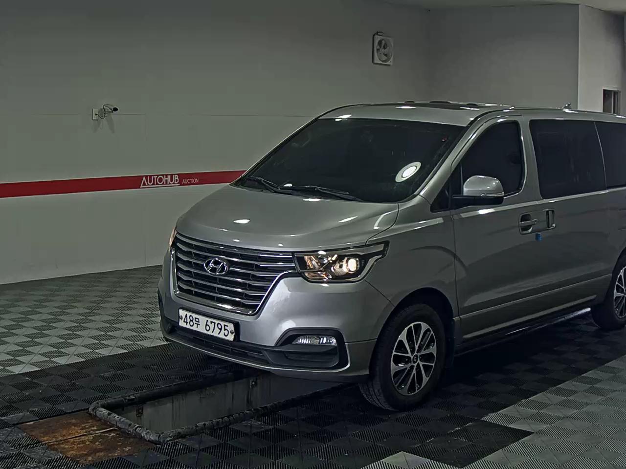 HYUNDAI GRAND STAREX