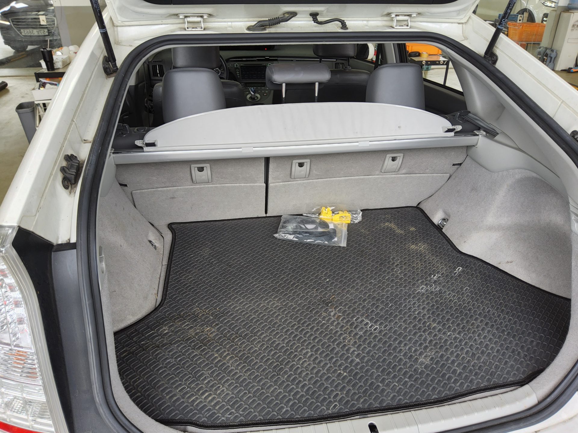 2011 - toyota prius