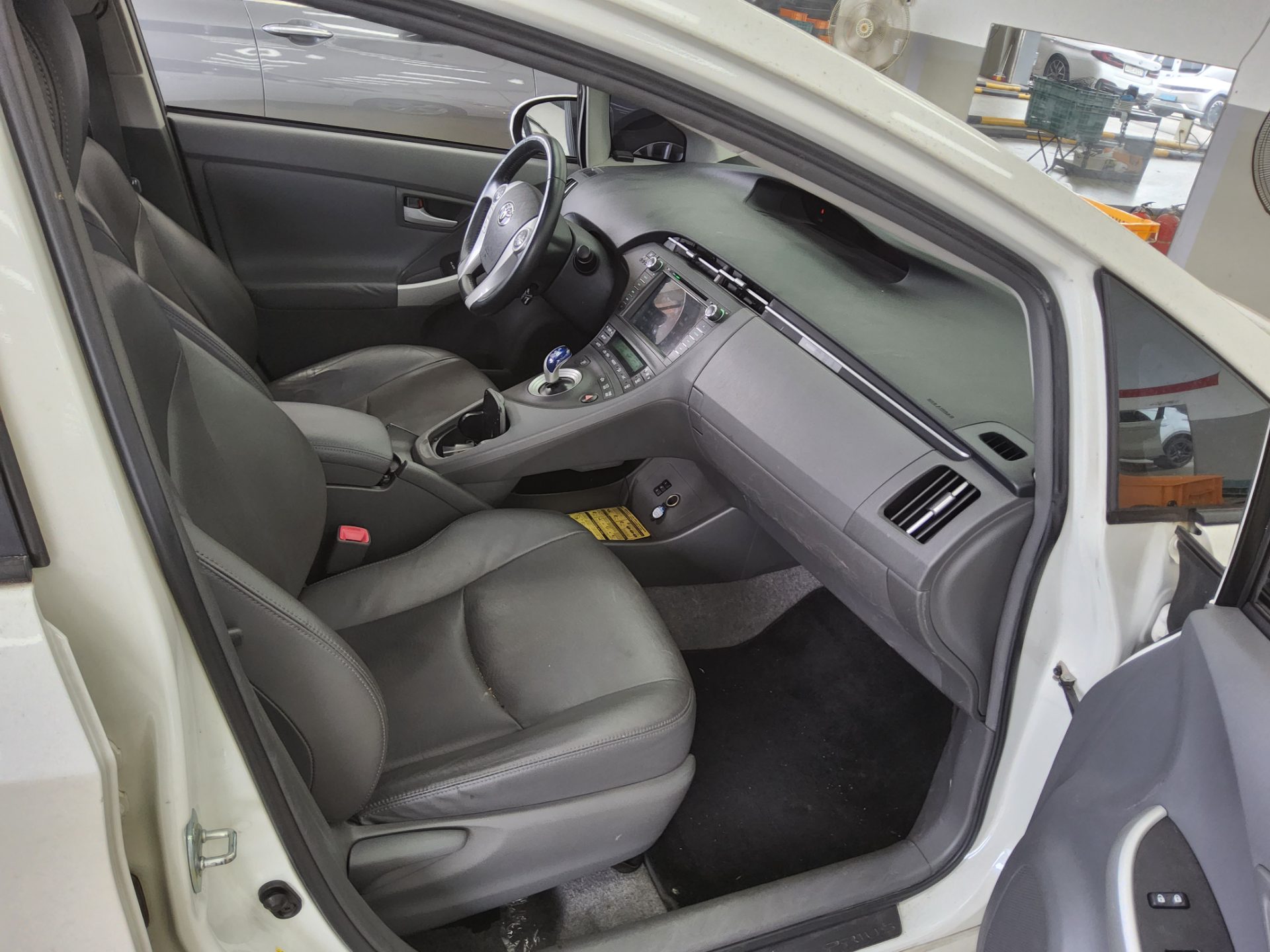 2011 - toyota prius