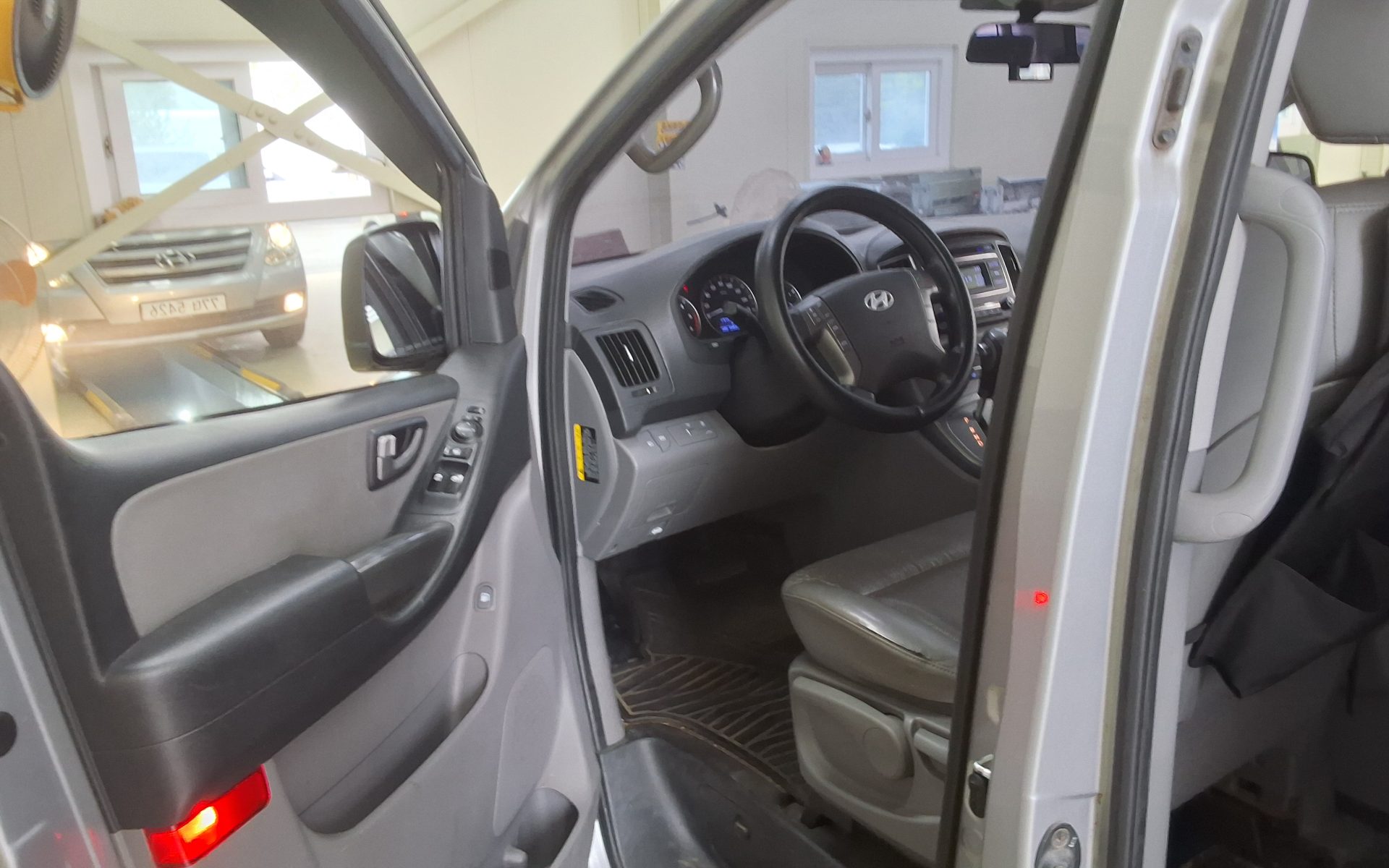2017 - hyundai grand starex