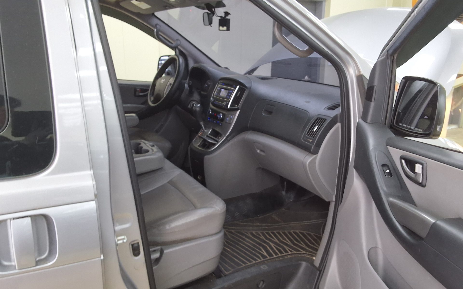 2017 - hyundai grand starex