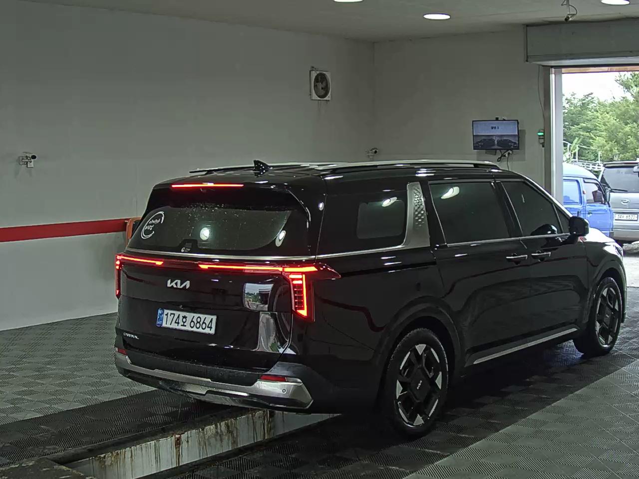 2025 - kia carnival