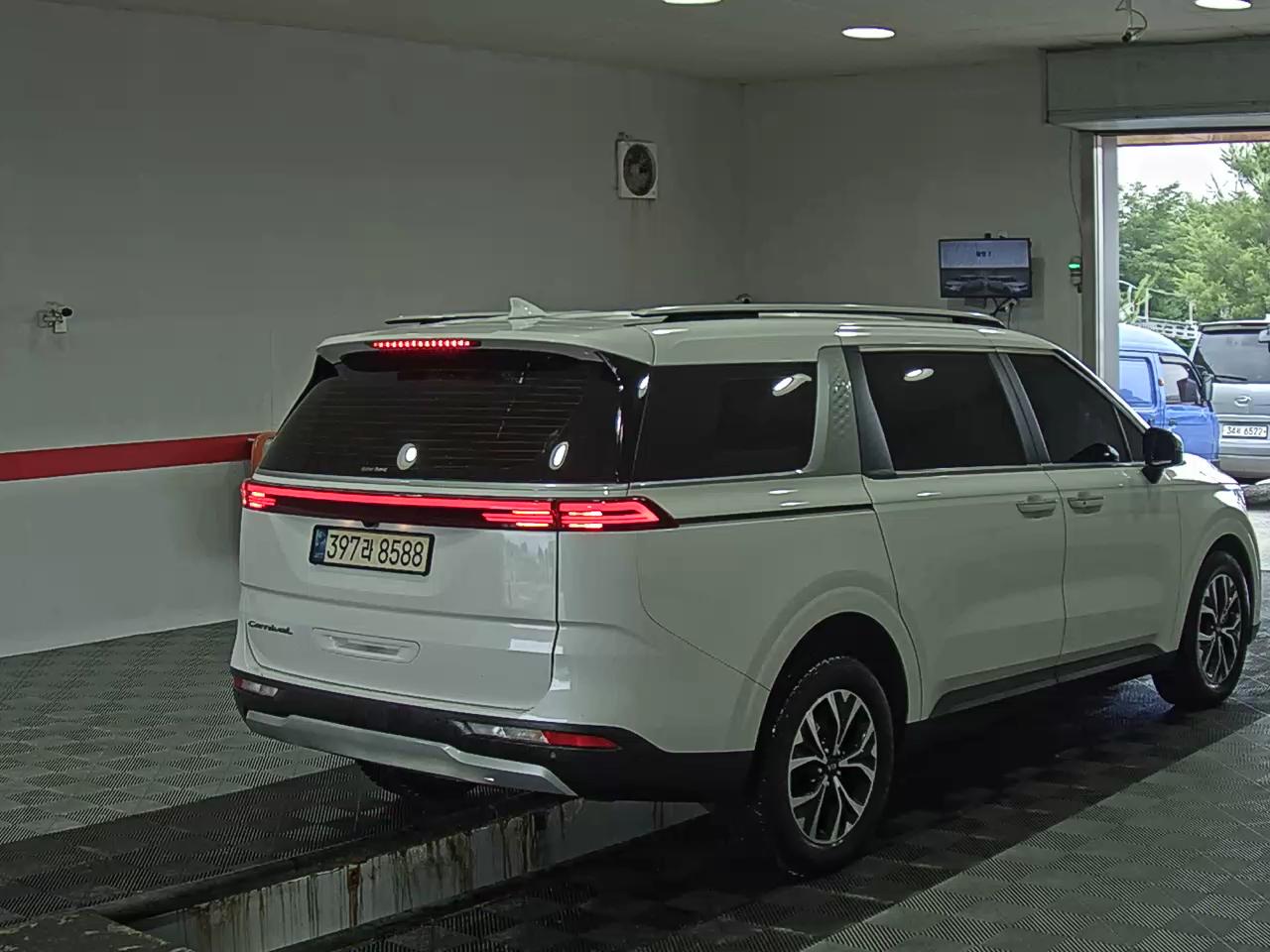 2021 - kia carnival
