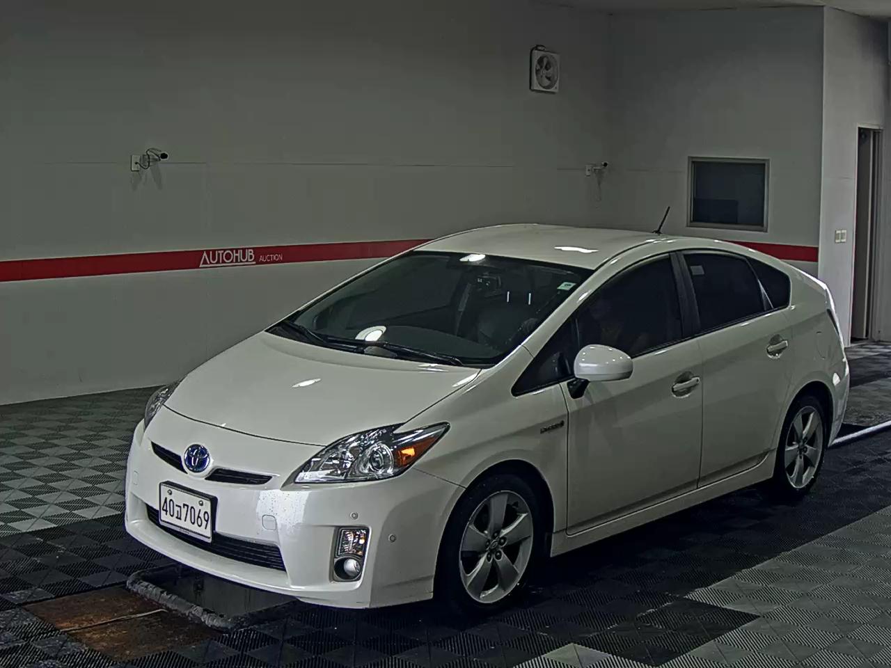 2011 - toyota prius