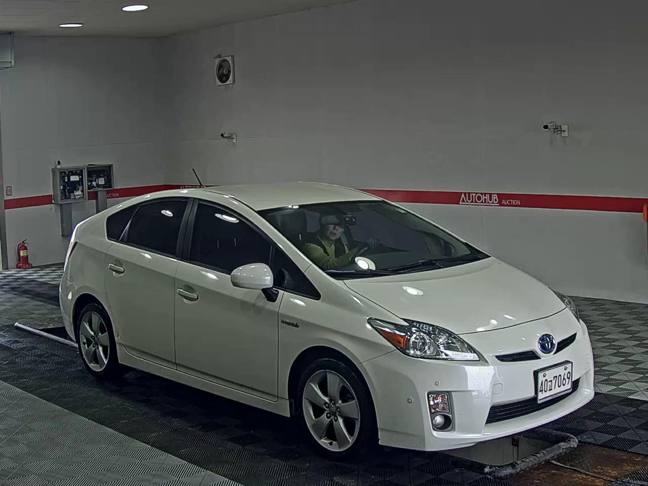2011 - toyota prius