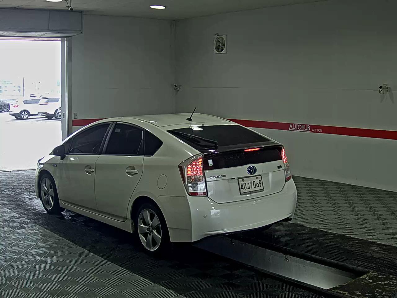 2011 - toyota prius