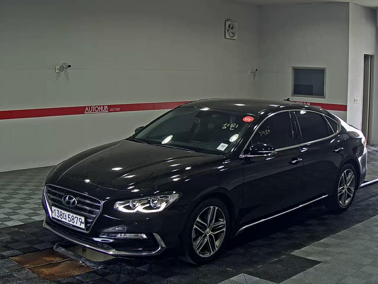 HYUNDAI GRANDEUR GDi RENTAL CAR