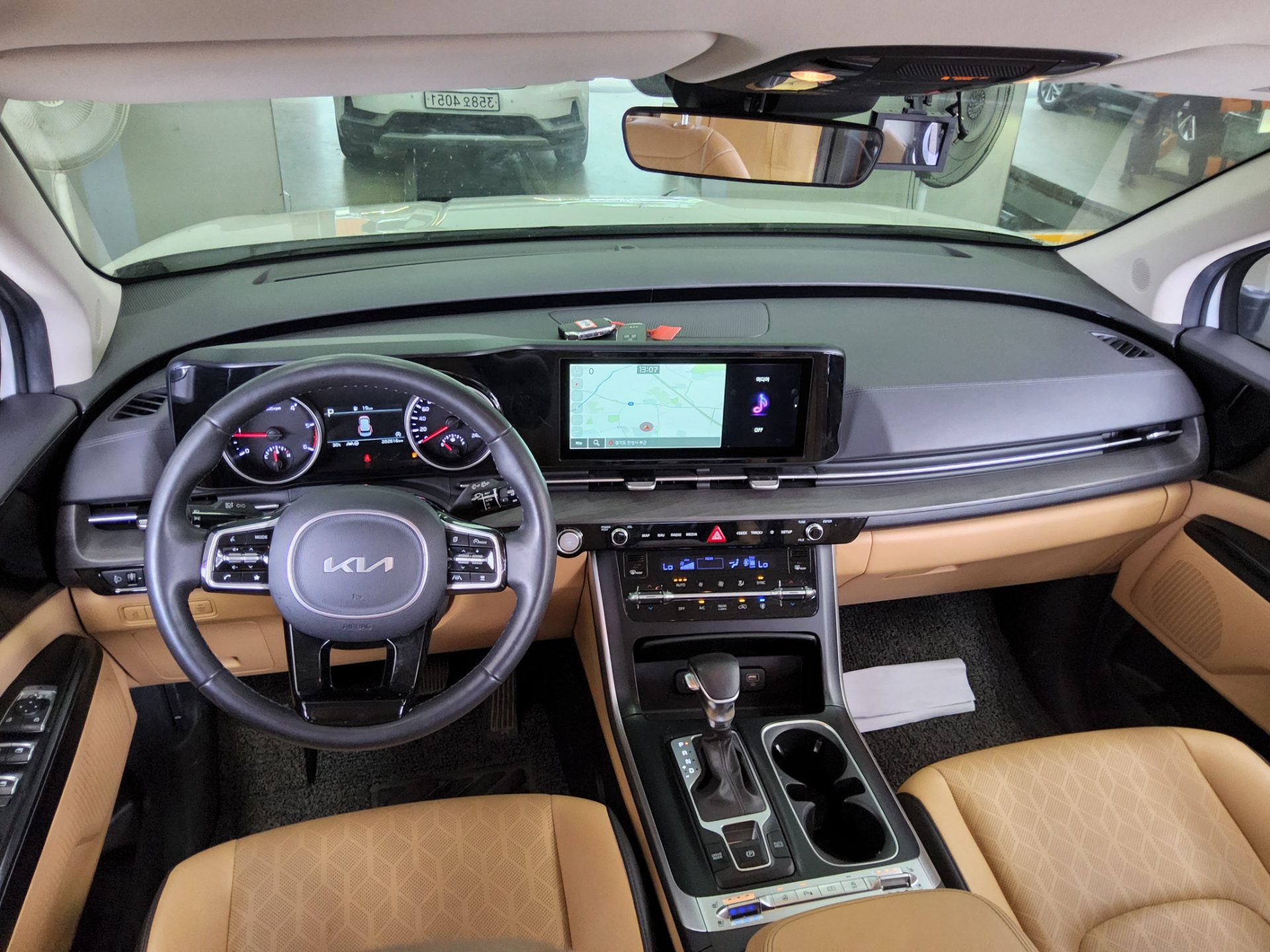 2023 - kia carnival