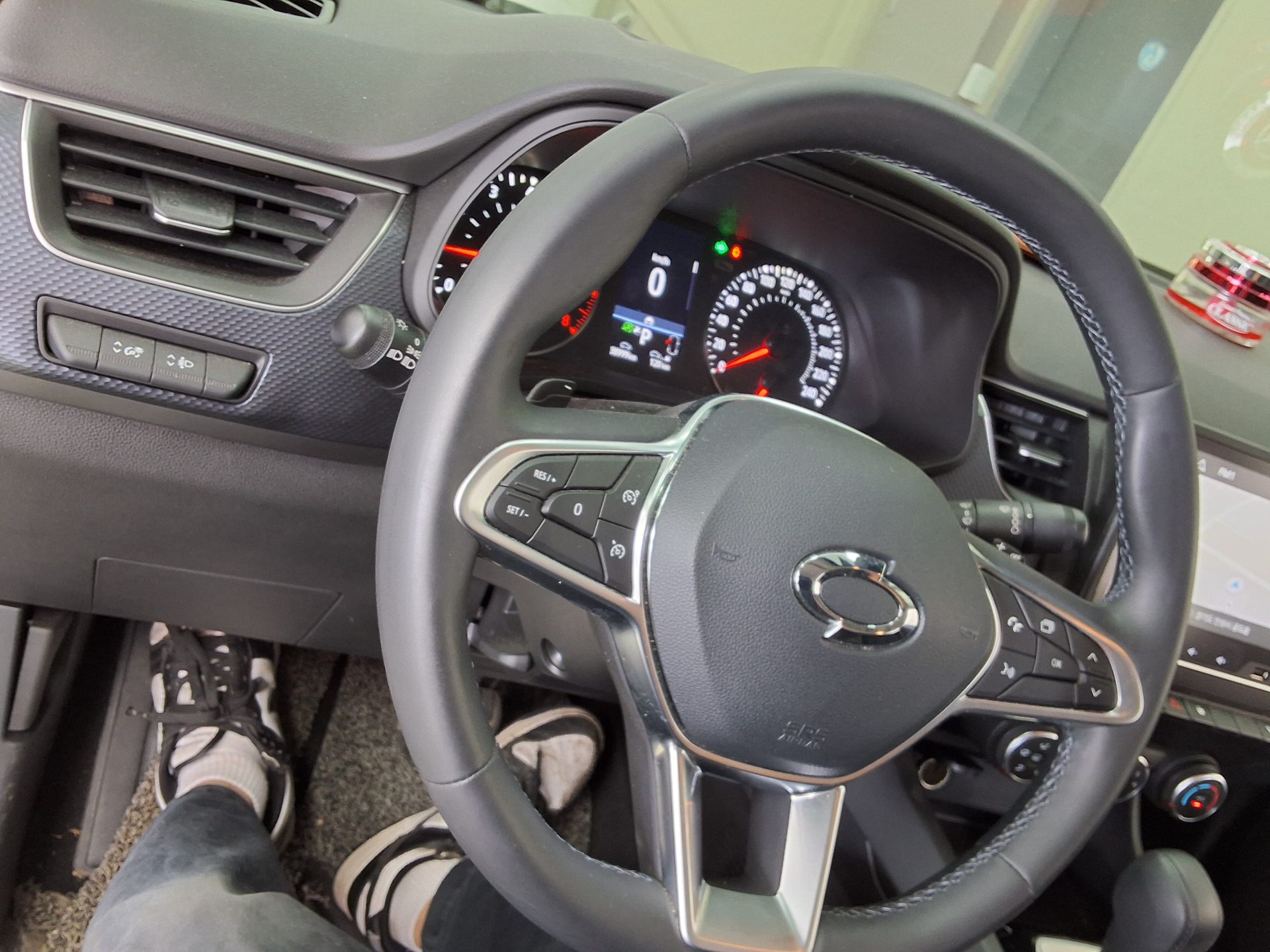 2023 - renault xm3