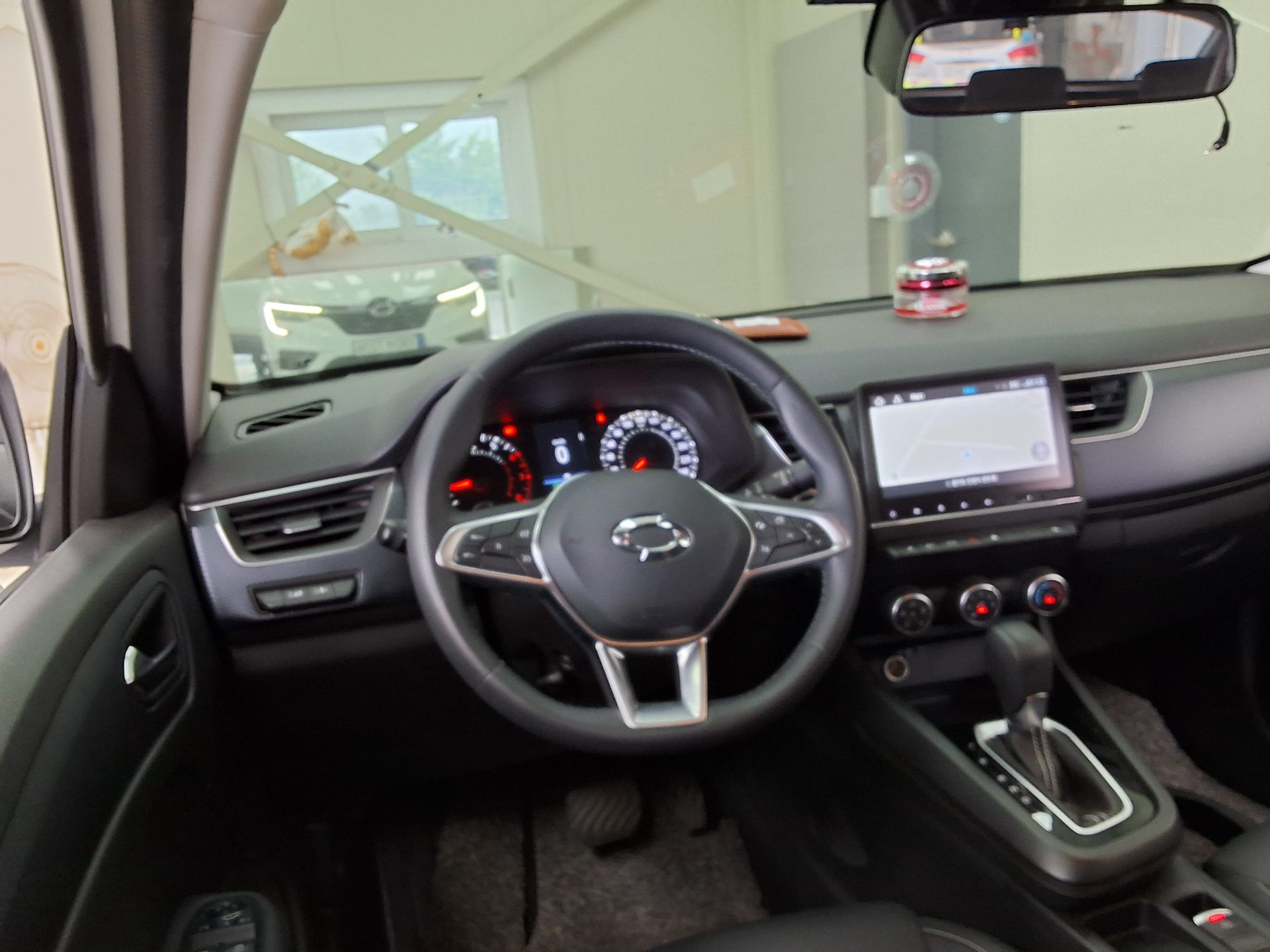 2023 - renault xm3