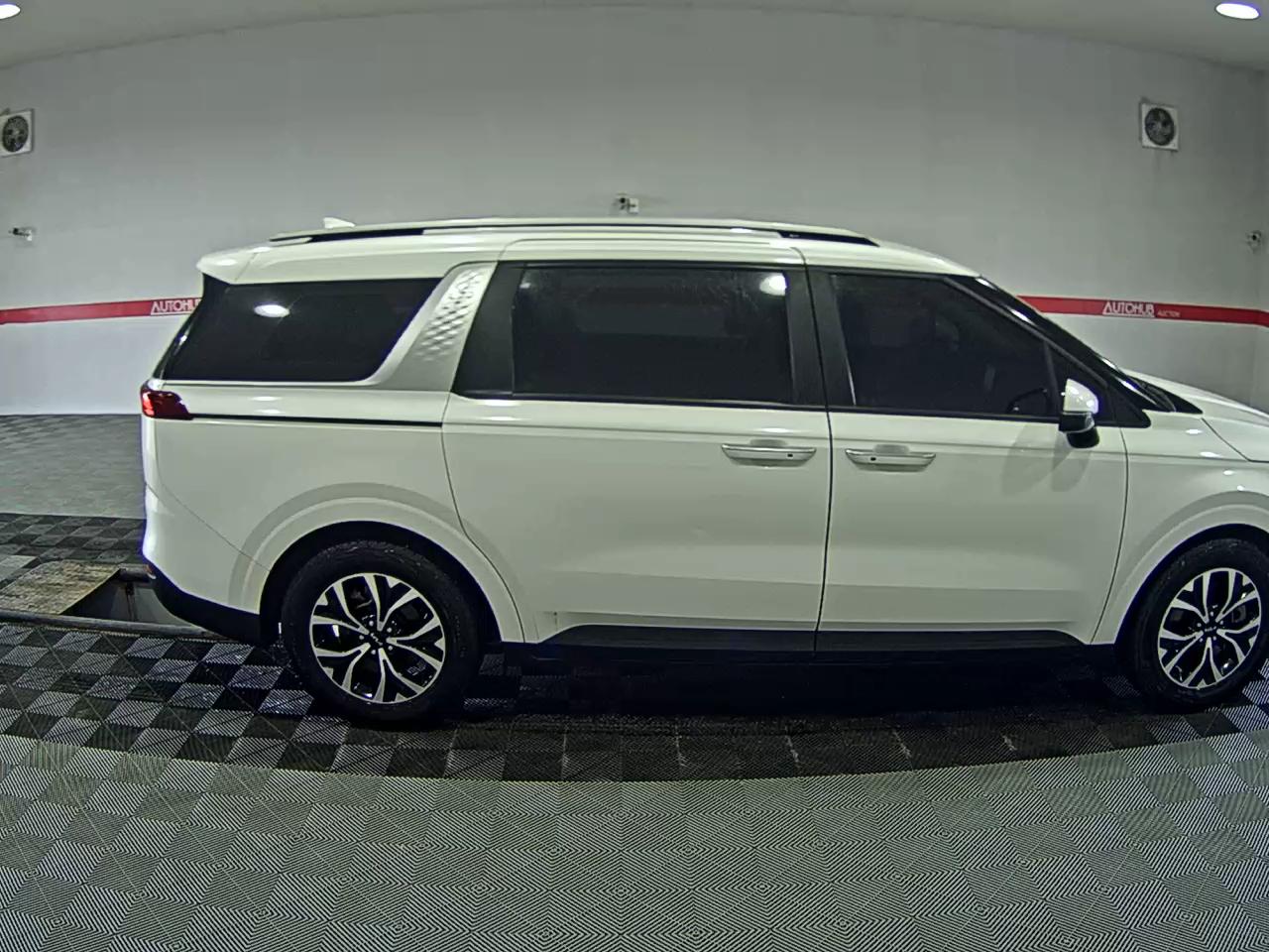 2023 - kia carnival