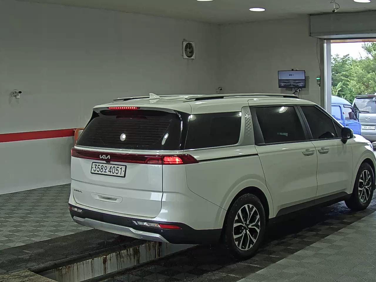 2023 - kia carnival