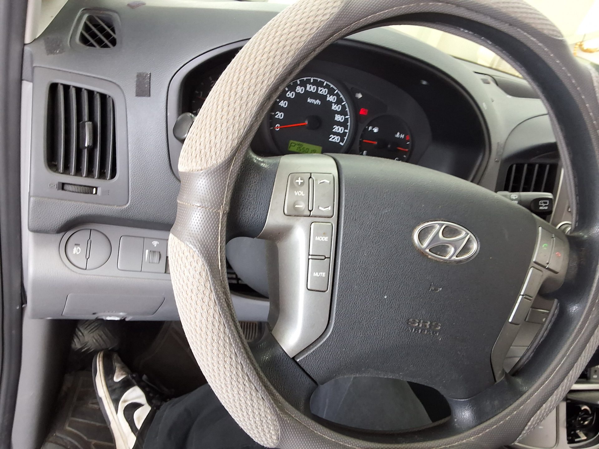 2012 - hyundai grand starex