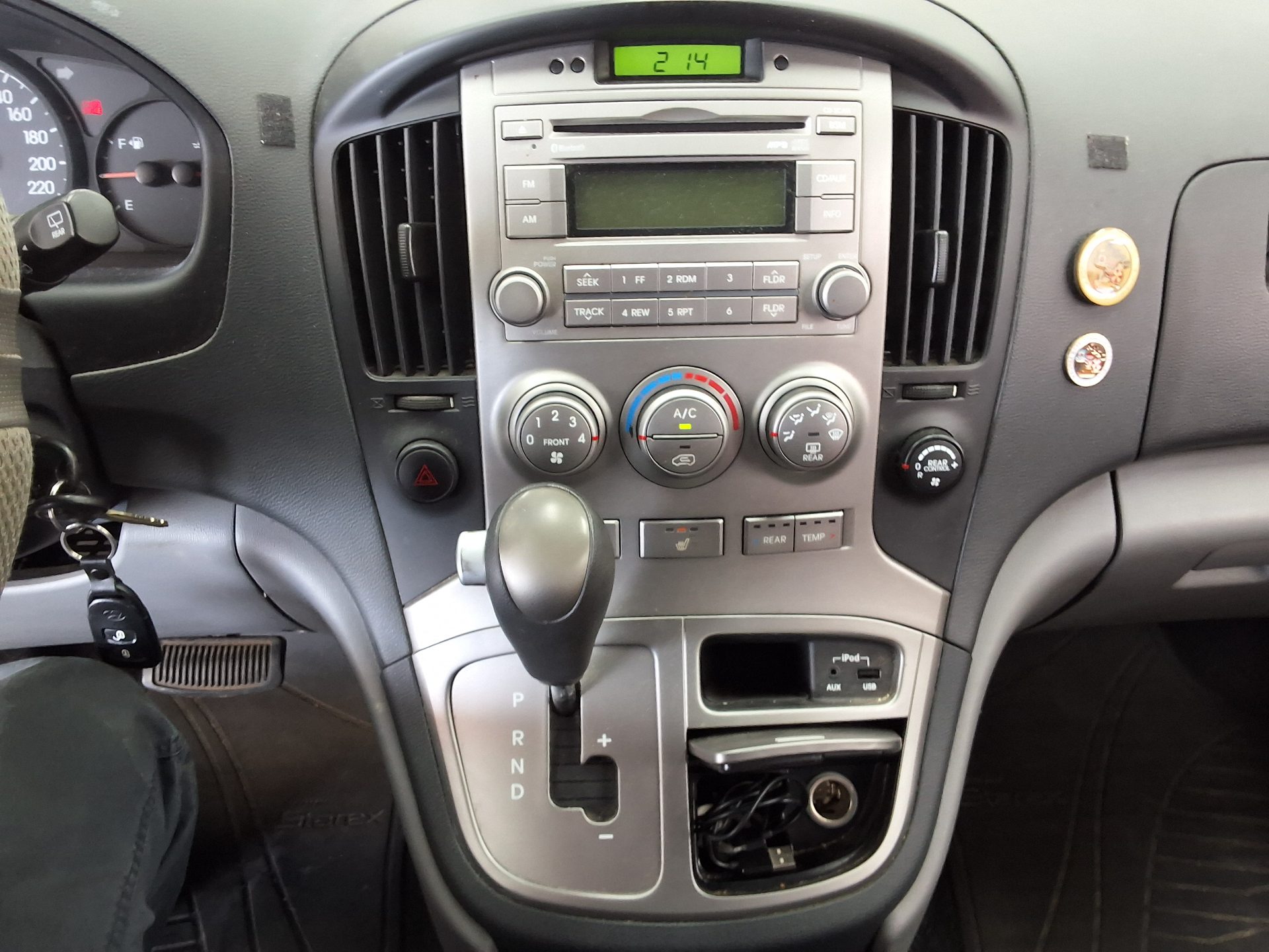 2012 - hyundai grand starex
