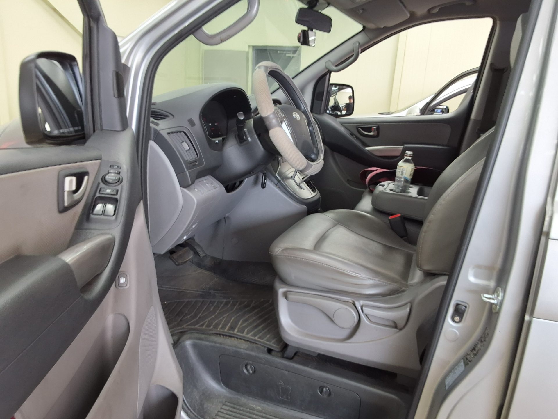 2012 - hyundai grand starex