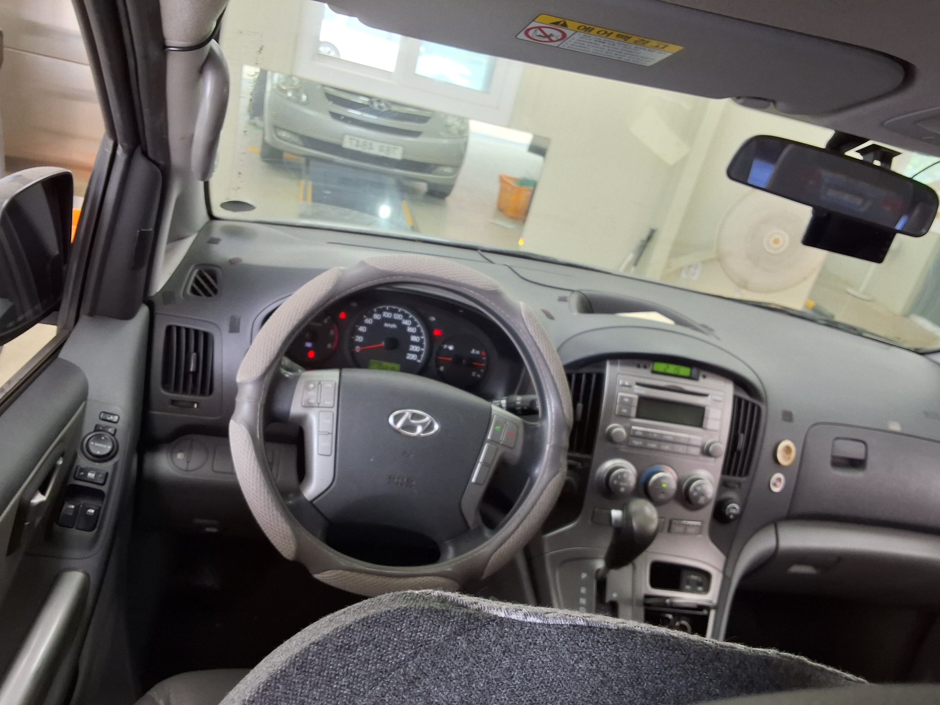 2012 - hyundai grand starex