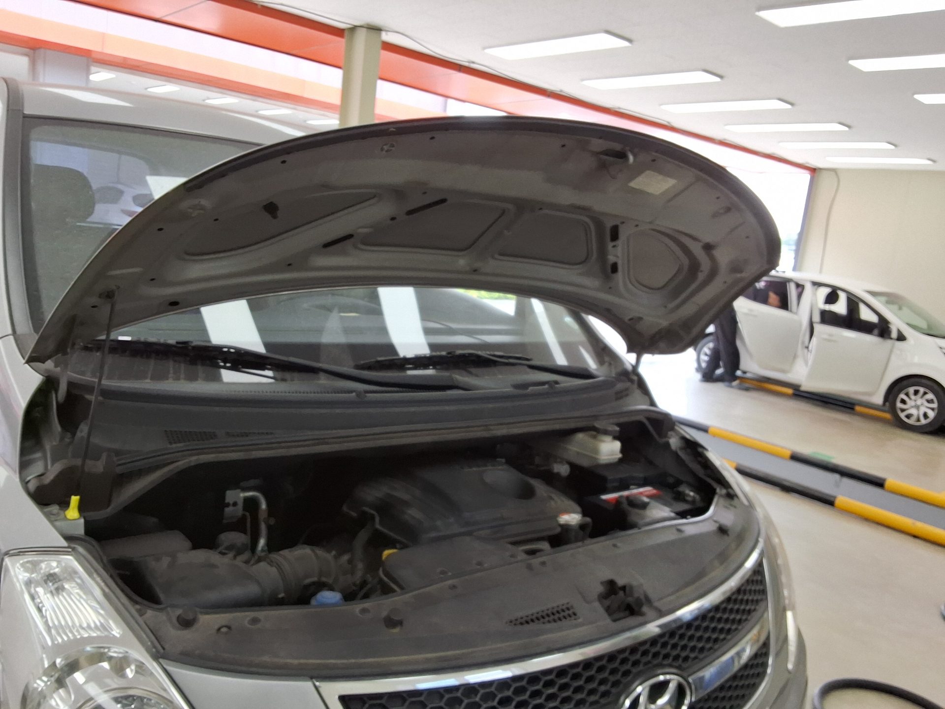 2012 - hyundai grand starex