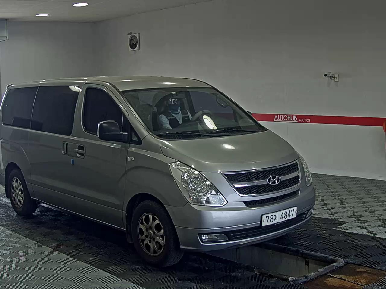 2012 - hyundai grand starex