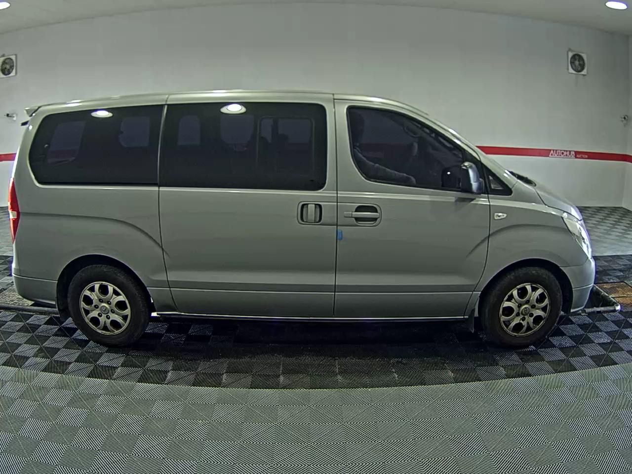 2012 - hyundai grand starex