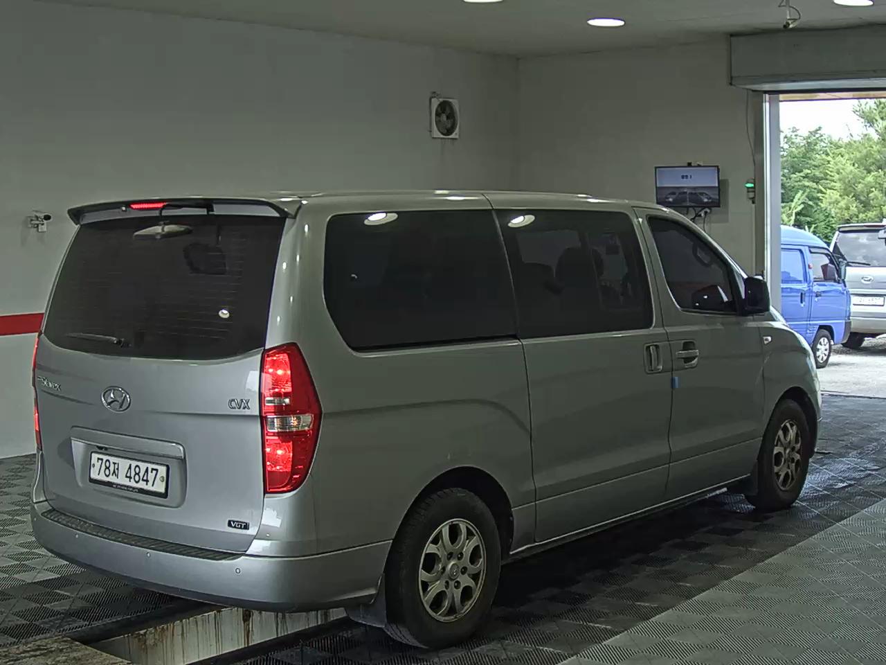2012 - hyundai grand starex